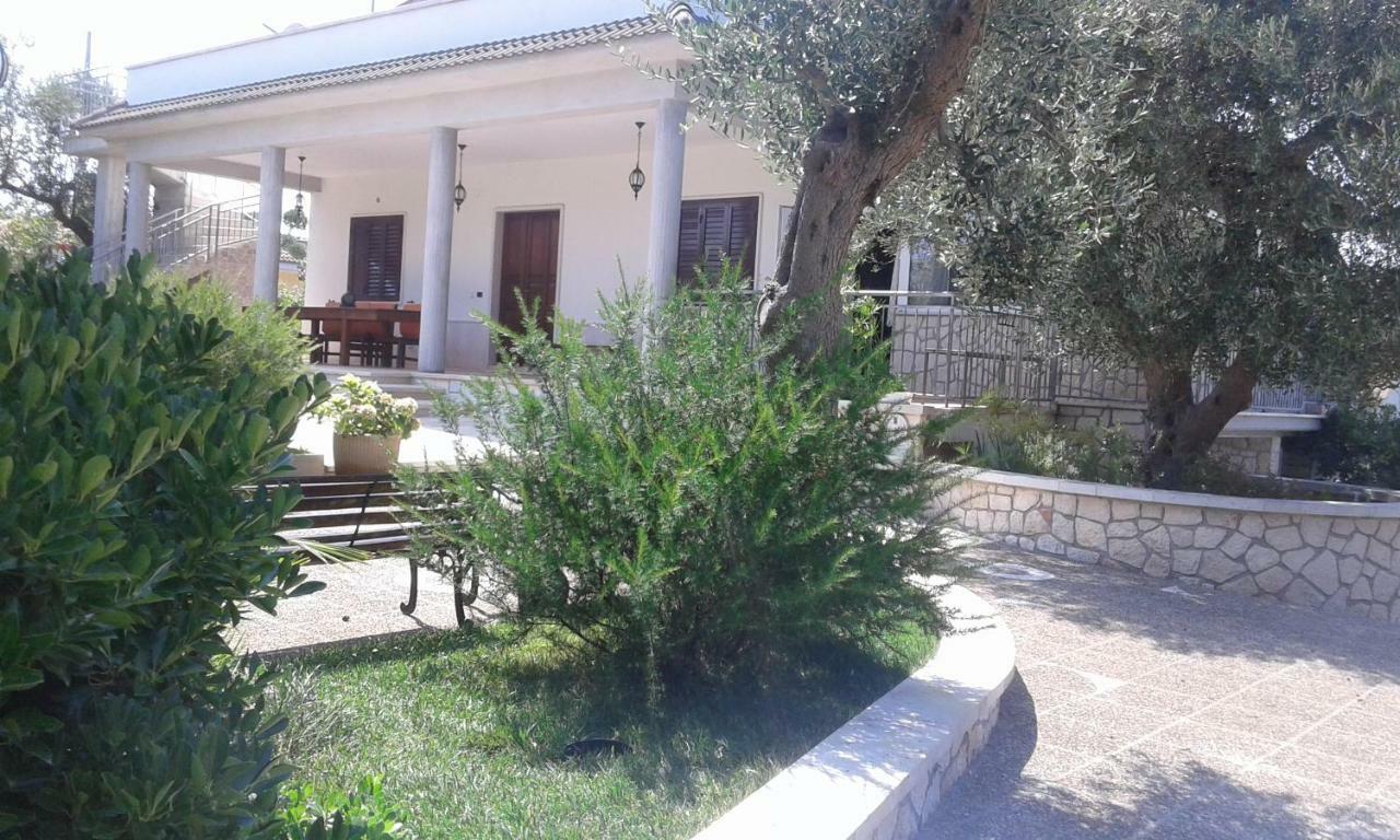B & B La Mansarda Монополи Экстерьер фото